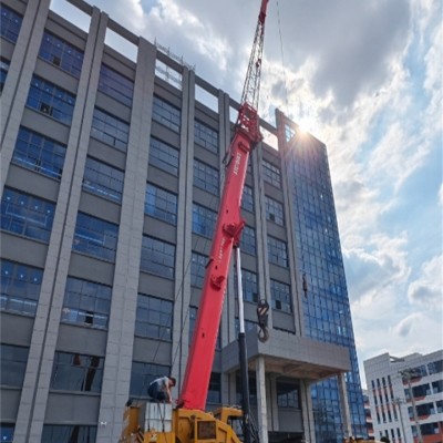 吊車在建筑施工中的應用及協同作業案